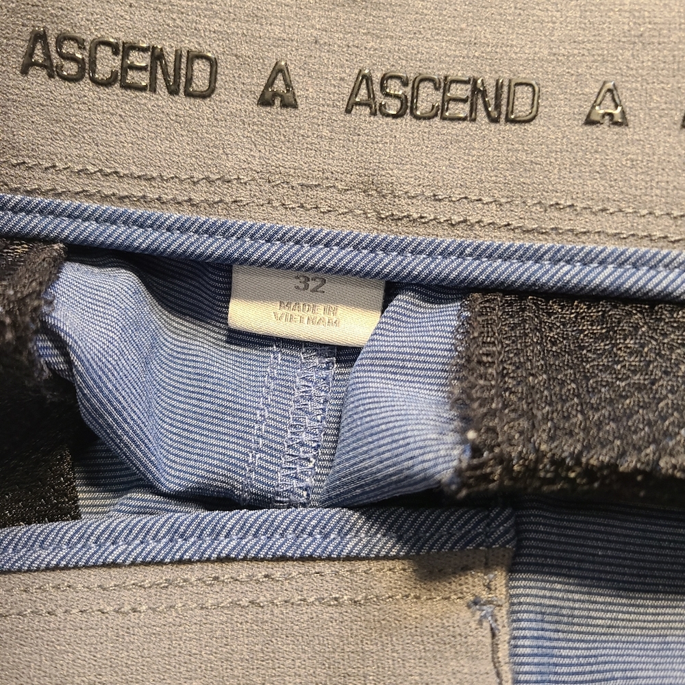 Ascend Casual Hiking Chino Shorts Size 32 Polyester Blend Blue Back Zips - Picture 8 of 9